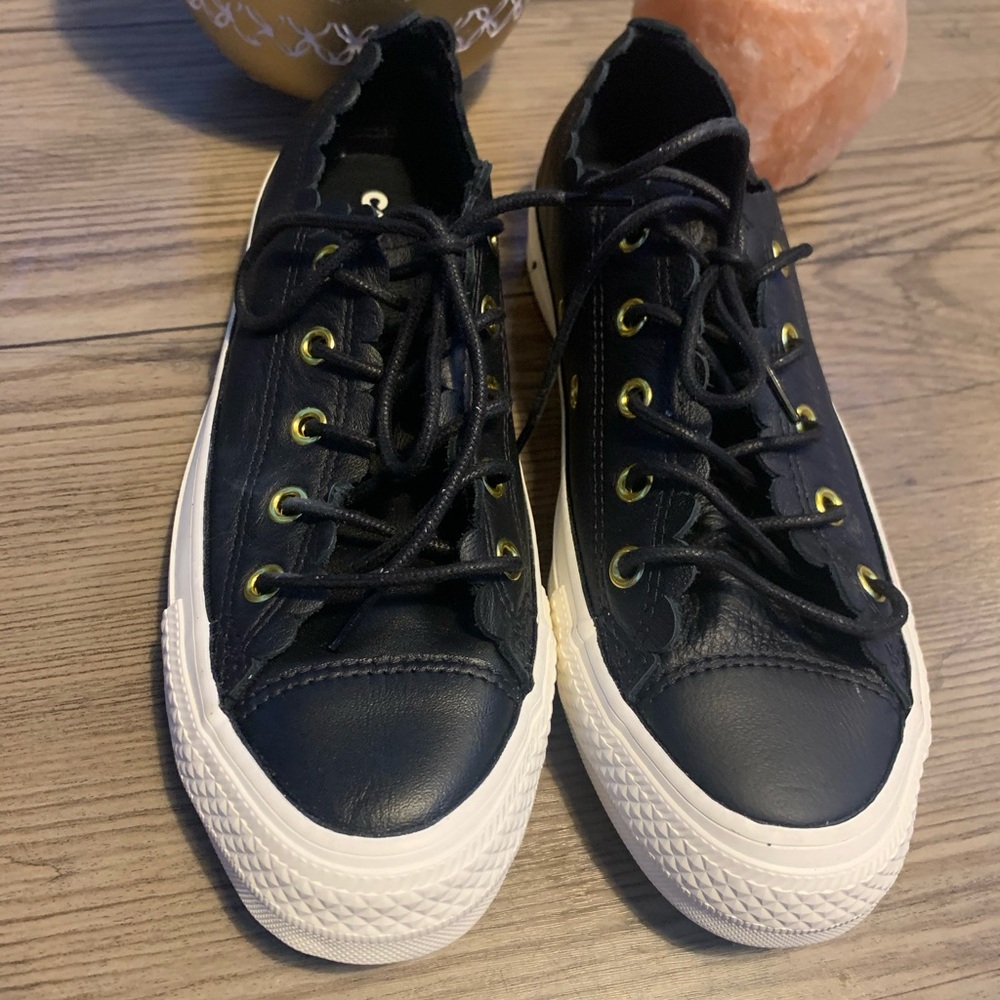 BNWOT leather black converse sz 6
